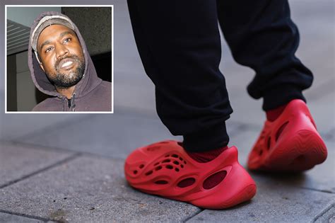 kanye doesnt sign fake shoe|kanye west yeezy 350.